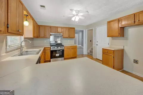 Kitchen - 35 Sarah Ct, Covington, GA 30016 photo 4 of 5