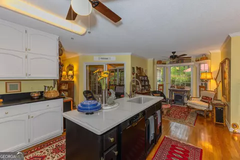 Kitchen - 175 Weeping Willow Way, Tyrone, GA 30290 photo 4 of 6