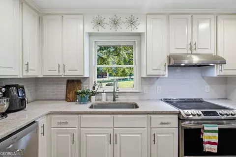 Kitchen - 52 End Rd, Covington, GA 30014 photo 5 of 5