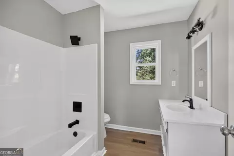 Bath - 813 Tyus Rd, Bowdon, GA 30108 photo 2 of 2