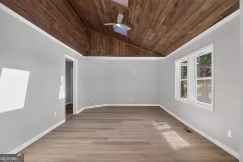 Living - 813 Tyus Rd, Bowdon, GA 30108 photo 2 of 4