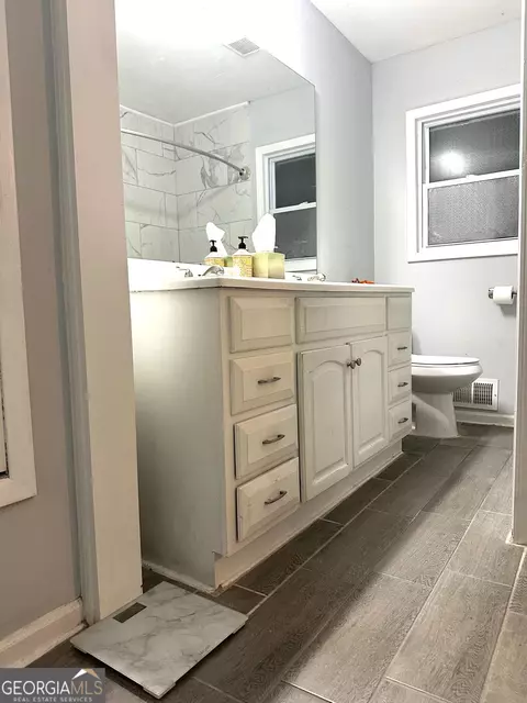 Bath - 57 Elm Dr, Toccoa, GA 30577 photo 3 of 5