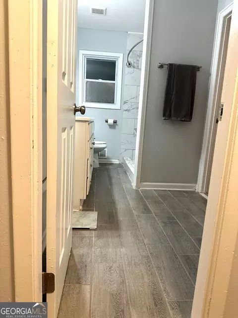 Bath - 57 Elm Dr, Toccoa, GA 30577 photo 2 of 5