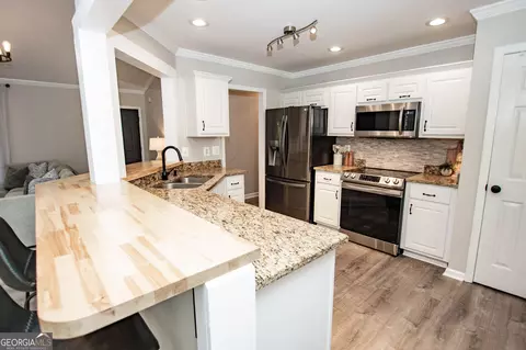 Kitchen - 5727 Kings Ct, Bethlehem, GA 30620 photo 2 of 4