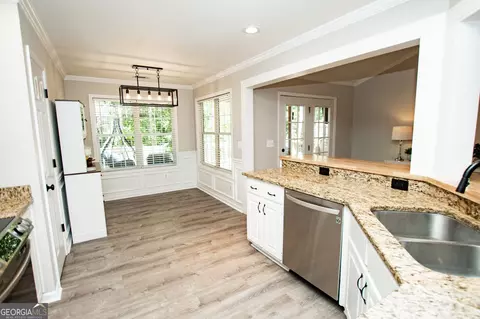Kitchen - 5727 Kings Ct, Bethlehem, GA 30620 photo 3 of 4