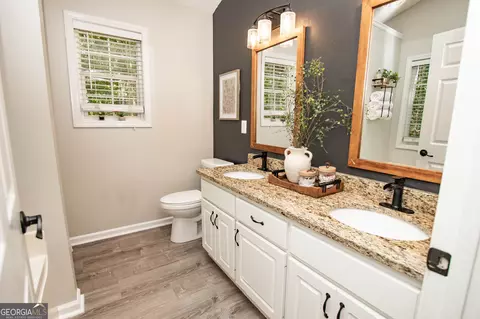 Bath - 5727 Kings Ct, Bethlehem, GA 30620 photo 1 of 4