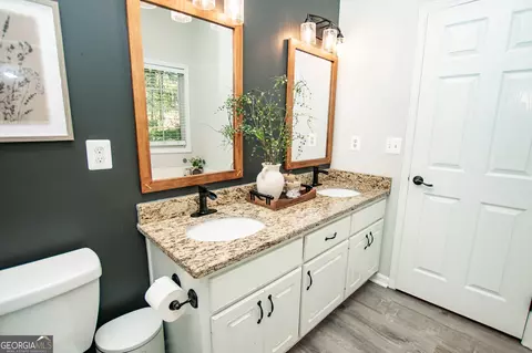 Bath - 5727 Kings Ct, Bethlehem, GA 30620 photo 3 of 4