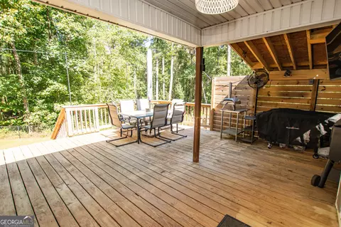 Exterior - 5727 Kings Ct, Bethlehem, GA 30620 photo 7 of 10