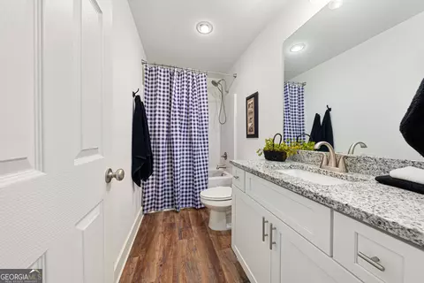 Bath - 1019 W Hendricks St, Bowman, GA 30624 photo 1 of 2