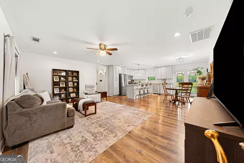 Living - 1019 W Hendricks St, Bowman, GA 30624 photo 1 of 2