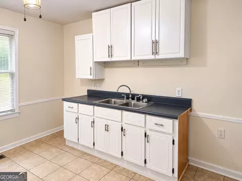 Kitchen - 403 Thomas Blvd, Warner Robins, GA 31093 photo 1 of 3