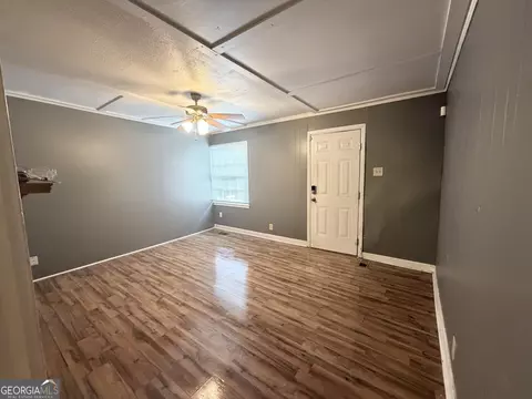 Living - 403 Thomas Blvd, Warner Robins, GA 31093 photo 2 of 4