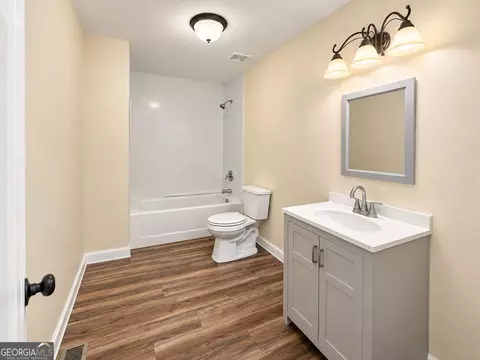 Bath - 403 Thomas Blvd, Warner Robins, GA 31093 photo 1 of 3