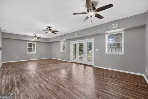 Living - 777 E 1st St, Midway, GA 31320 photo 3 of 4
