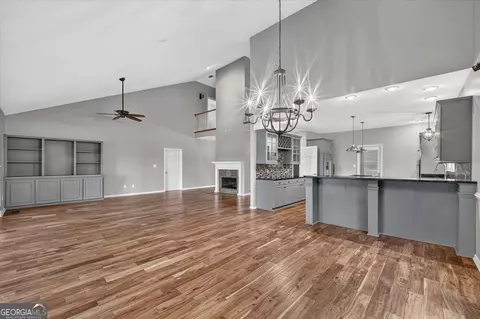 Living - 777 E 1st St, Midway, GA 31320 photo 2 of 4