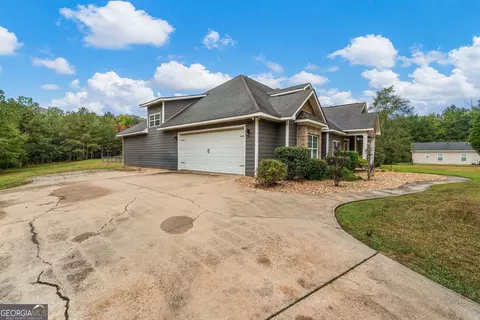 Exterior - 832 Voorhees Rd E, Hamilton, GA 31811 photo 4 of 10
