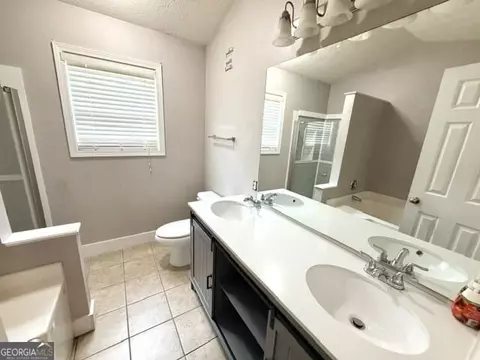 Bath - 100 Deer Creek Dr, Lagrange, GA 30240 photo 1 of 4