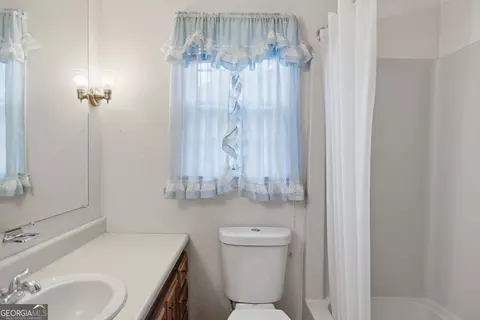 Bath - 106 Jandale Dr, Lagrange, GA 30241 photo 2 of 4