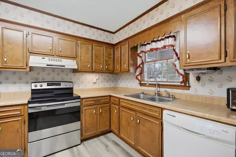 Kitchen - 106 Jandale Dr, Lagrange, GA 30241 photo 3 of 6