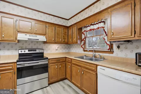 Kitchen - 106 Jandale Dr, Lagrange, GA 30241 photo 2 of 6
