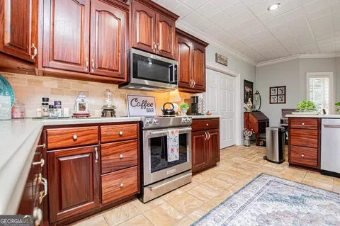 Kitchen - 9140 Patrick Pl, Winston, GA 30187 photo 10 of 13