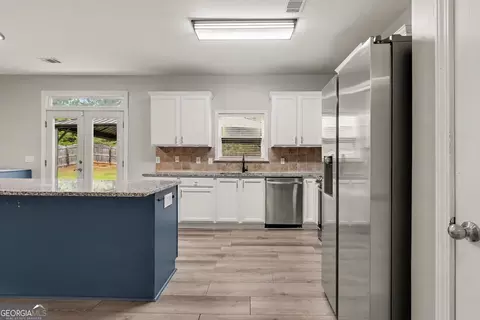 Kitchen - 70 Kestrel Cir, Covington, GA 30014 photo 4 of 4