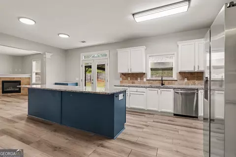 Kitchen - 70 Kestrel Cir, Covington, GA 30014 photo 3 of 4