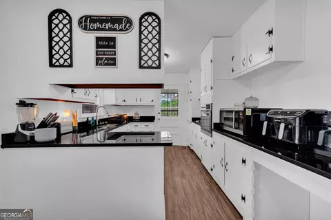 Kitchen - 275 Arlin Williams Rd, Toccoa, GA 30577 photo 3 of 6