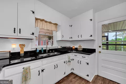 Kitchen - 275 Arlin Williams Rd, Toccoa, GA 30577 photo 5 of 6