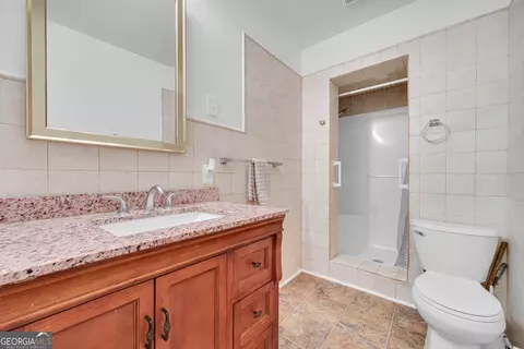 Bath - 275 Arlin Williams Rd, Toccoa, GA 30577 photo 3 of 4