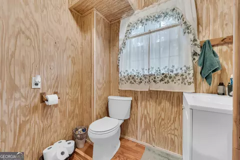 Bath - 275 Arlin Williams Rd, Toccoa, GA 30577 photo 2 of 4