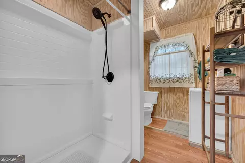 Bath - 275 Arlin Williams Rd, Toccoa, GA 30577 photo 1 of 4