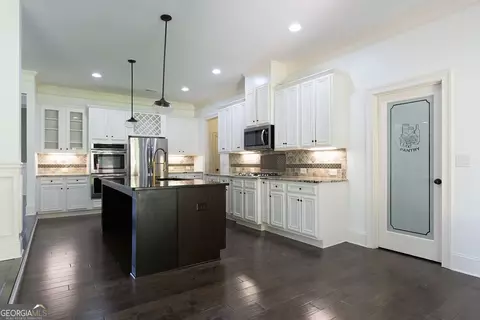 Kitchen - 3079 Hidden Falls Dr, Buford, GA 30519 photo 3 of 4