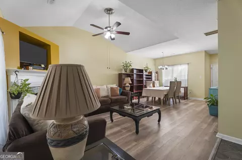 Entry Way - 6701 Sunset Ct, Rex, GA 30273 photo 4 of 6