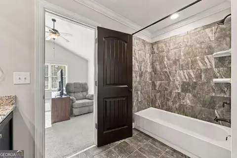 Entry Way - 605 Settles Brook Ct, Suwanee, GA 30024 photo 7 of 9