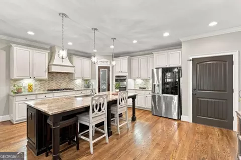 Kitchen - 605 Settles Brook Ct, Suwanee, GA 30024 photo 2 of 6