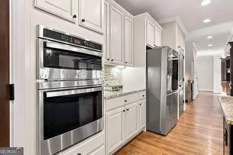 Kitchen - 605 Settles Brook Ct, Suwanee, GA 30024 photo 5 of 6