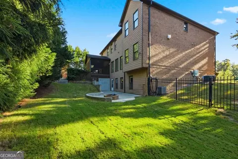Exterior - 605 Settles Brook Ct, Suwanee, GA 30024 photo 5 of 12