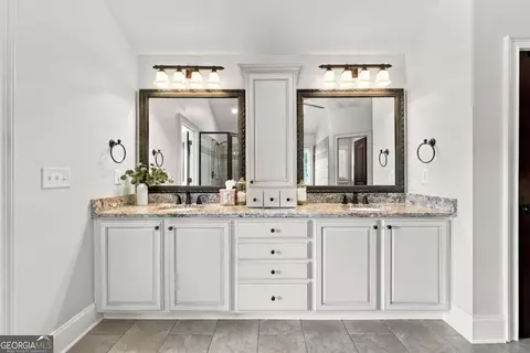 Bath - 605 Settles Brook Ct, Suwanee, GA 30024 photo 7 of 9