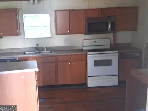 Kitchen - 227 Hanover Dr, Byron, GA 31008 photo 1 of 2