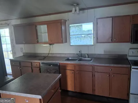 Kitchen - 227 Hanover Dr, Byron, GA 31008 photo 2 of 2