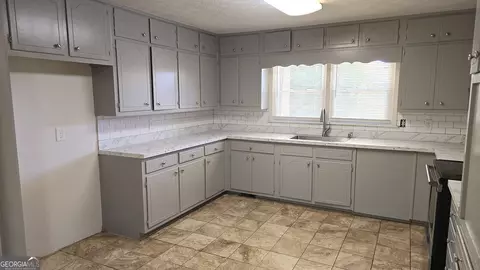 Kitchen - 3245 Hamilton Mill Rd, Buford, GA 30519 photo 3 of 3