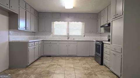 Kitchen - 3245 Hamilton Mill Rd, Buford, GA 30519 photo 1 of 3