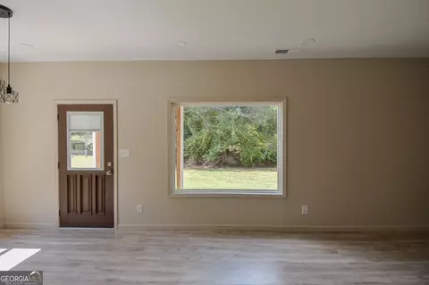 Living - 164 Johnson St, Barnesville, GA 30204 photo 5 of 5