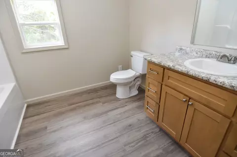 Bath - 164 Johnson St, Barnesville, GA 30204 photo 8 of 9