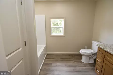 Bath - 164 Johnson St, Barnesville, GA 30204 photo 6 of 9