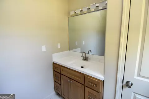 Bath - 164 Johnson St, Barnesville, GA 30204 photo 4 of 9