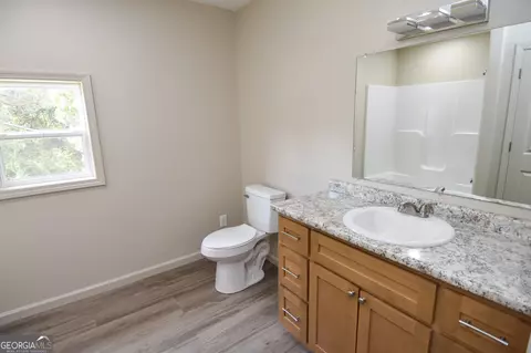 Bath - 164 Johnson St, Barnesville, GA 30204 photo 7 of 9