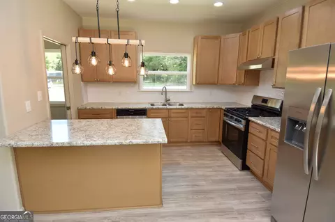 Kitchen - 164 Johnson St, Barnesville, GA 30204 photo 1 of 5
