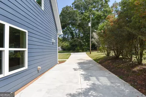 Exterior - 164 Johnson St, Barnesville, GA 30204 photo 5 of 12